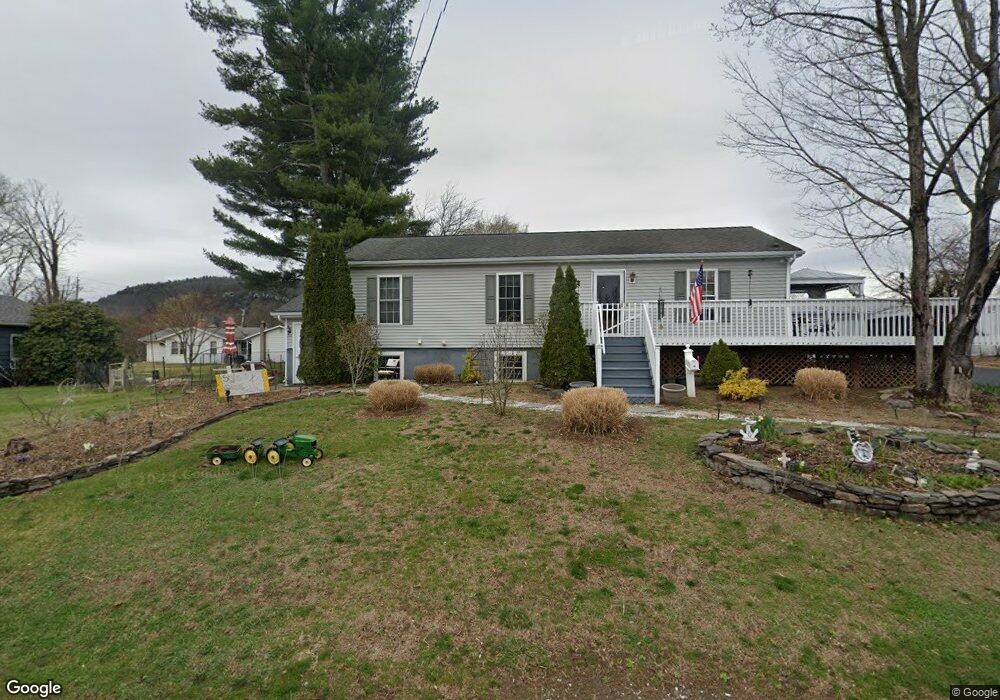 907 Avenue Q, Matamoras, PA 18336 - photo 1