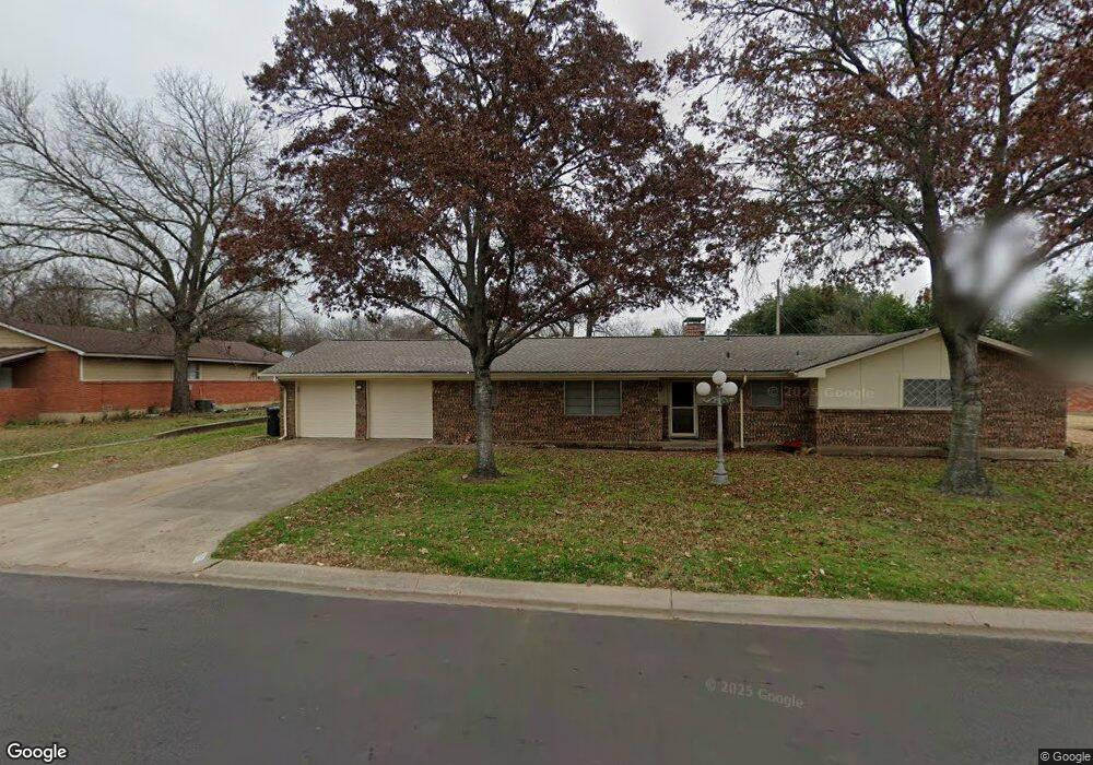 809 S Colonial Dr, Cleburne, TX 76033 - photo 1