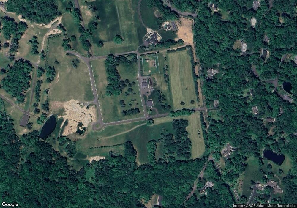 579 Erskine Rd, Stamford, CT 06903 - photo 1