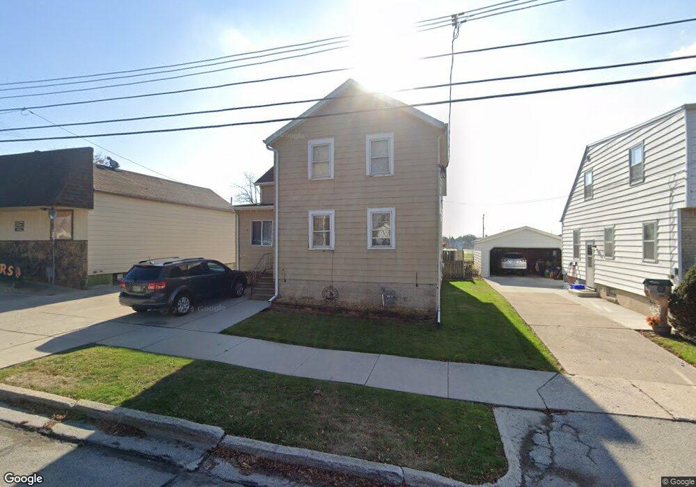 1813 19th St, Two Rivers, WI 54241 - photo 1