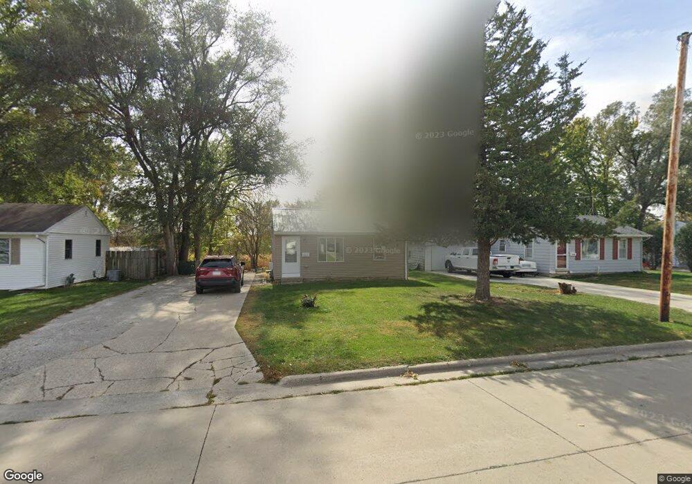 2211 S 8th Ave E, Newton, IA 50208 - photo 1