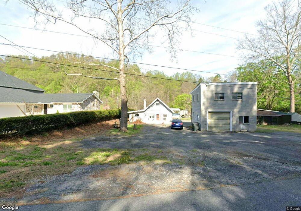 5613 Stoudts Ferry Bridge Rd, Reading, PA 19605 - photo 1