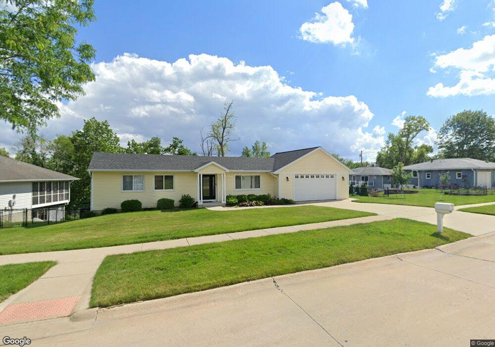 1925 Hidden Hollow Ln NW, Cedar Rapids, IA 52405 - photo 1