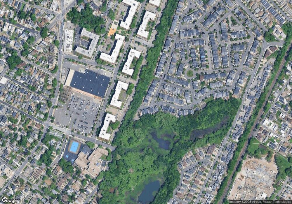 174 Long Pond Ln, Staten Island, NY 10304 - photo 1