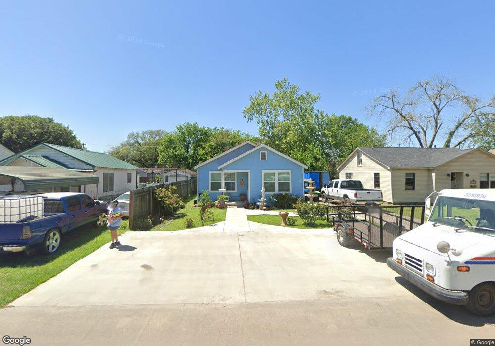 1112 Avenue I, Bay City, TX 77414 - photo 1