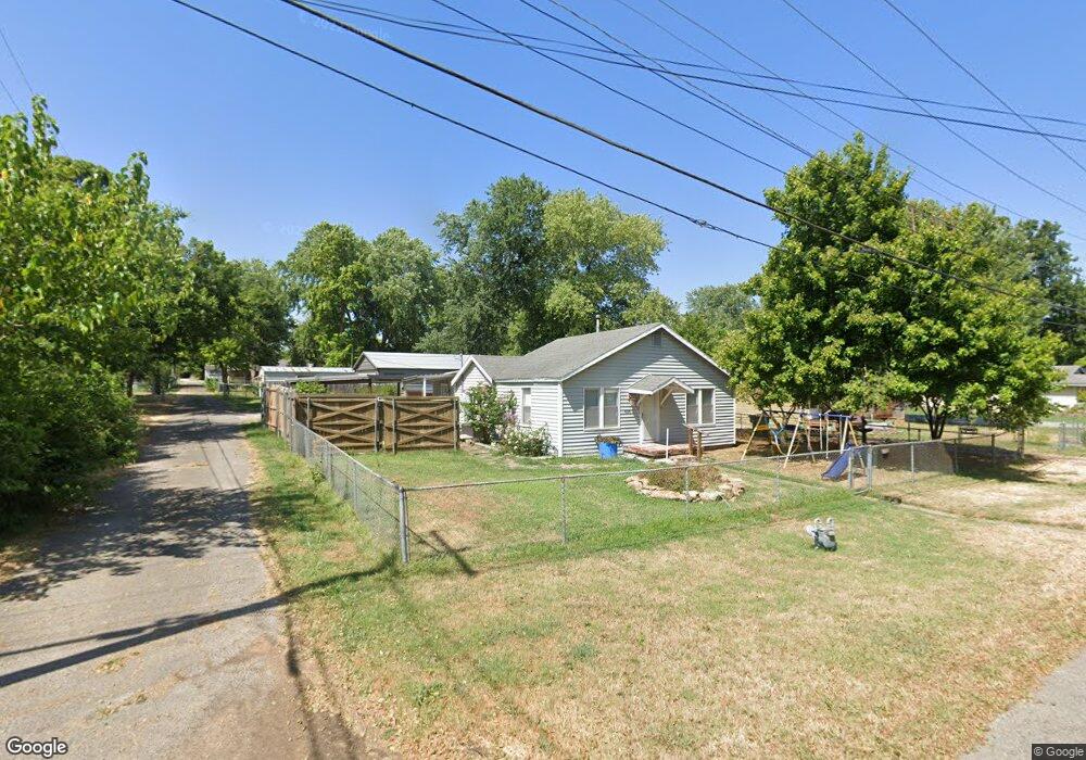 606 E 10th St, Claremore, OK 74017 - photo 1