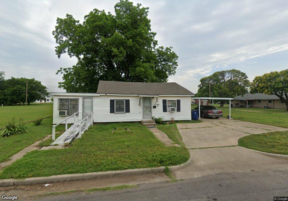 307 W Cypress Ave, Duncan, OK 73533 - photo 1