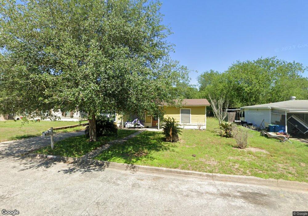 1511 E Rosewood St, Beeville, TX 78102 - photo 1