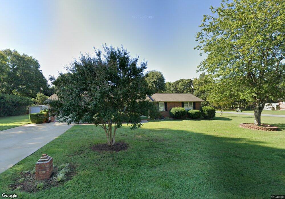 1605 Allen Ln, Conover, NC 28613 - photo 1