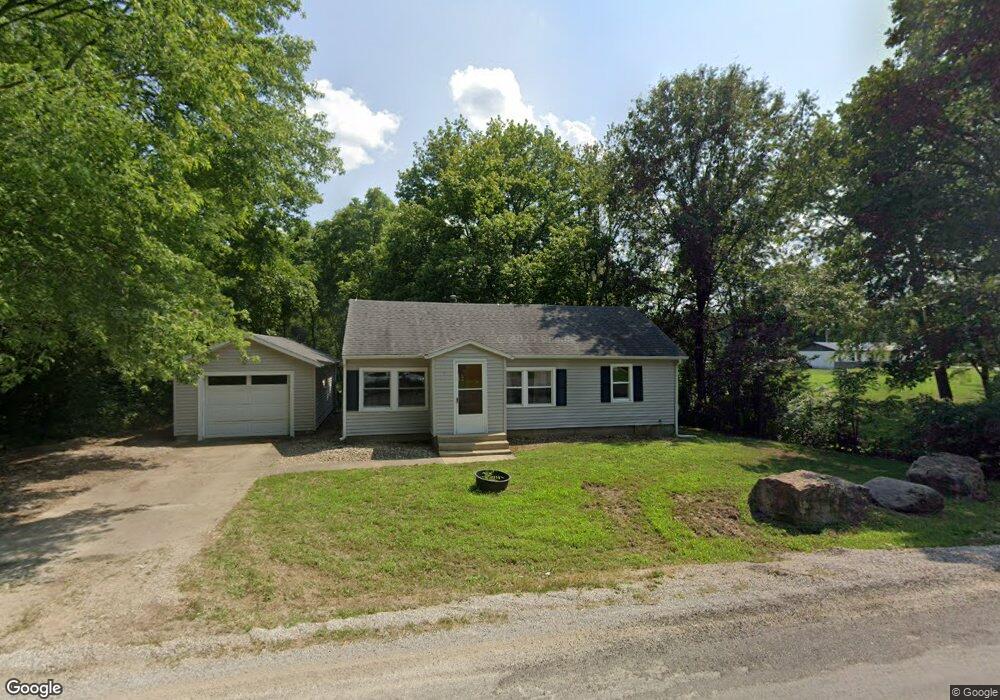 8761 E 1400th Ave, Effingham, IL 62401 - photo 1