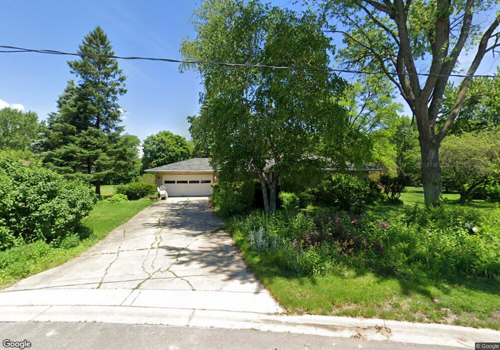 34W206 Sunset Dr, Batavia, IL 60510 - photo 1