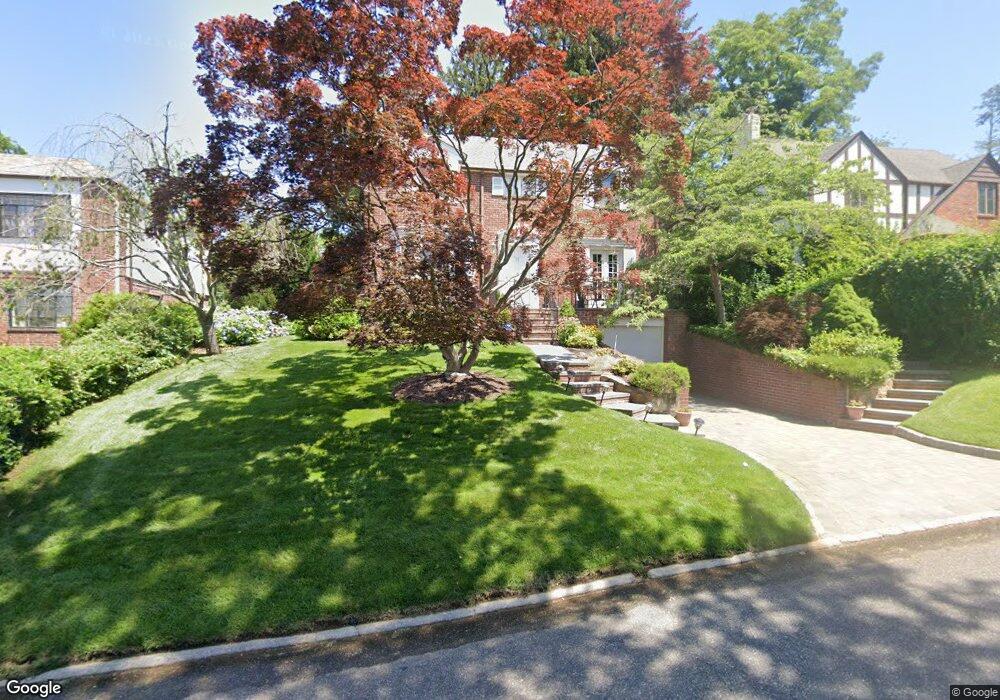 71 Shoreview Rd, Manhasset, NY 11030 - photo 1