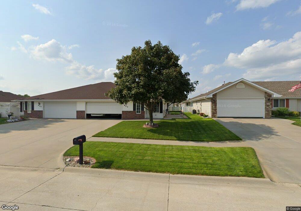 907 Janet Ln, Norfolk, NE 68701 - photo 1
