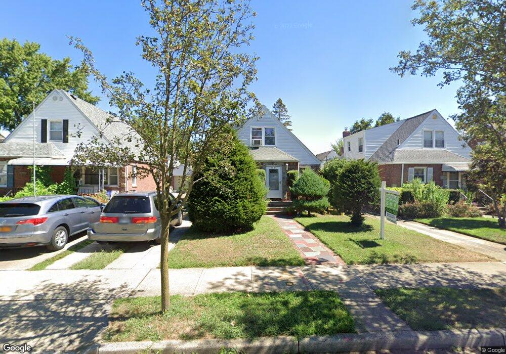 8237 265th St, Glen Oaks, NY 11004 - photo 1