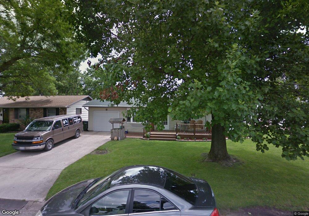 1020 N 29th St, Mattoon, IL 61938 - photo 1