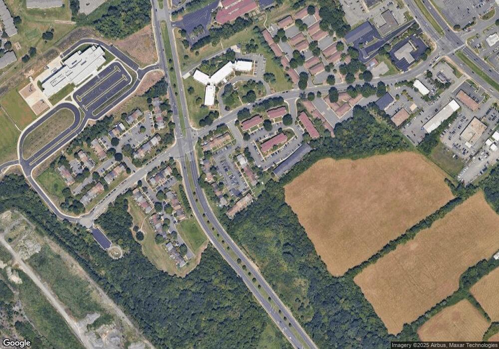 8227 Wycliffe Ct, Manassas, VA 20109 - photo 1