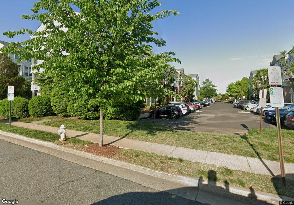 1729 Kingsgate Ct, Alexandria, VA 22302 - photo 1