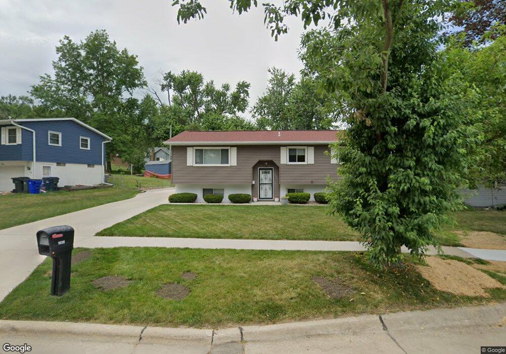 1520 26th St NW, Cedar Rapids, IA 52405 - photo 1