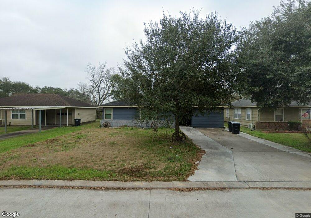 1749 S Park Dr, Alvin, TX 77511 - photo 1