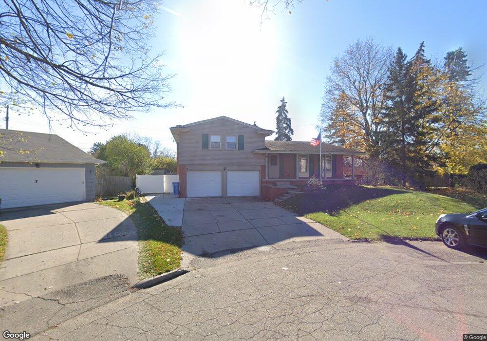 2318 Hampshire Cir, Lansing, MI 48911 - photo 1