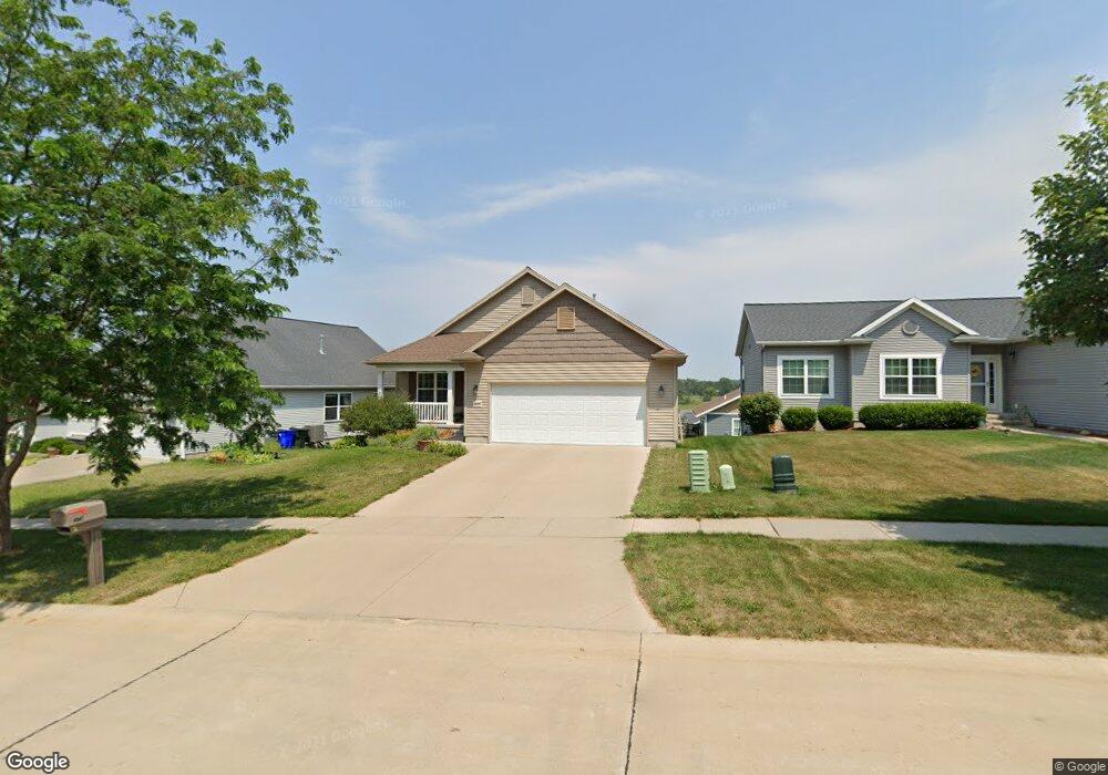 2015 Sugar Creek Dr NW, Cedar Rapids, IA 52405 - photo 1
