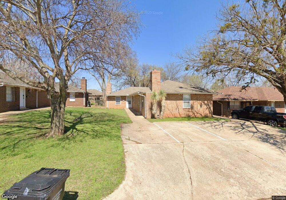 909 Delmar Cir unit 911, Moore, OK 73160 - photo 1