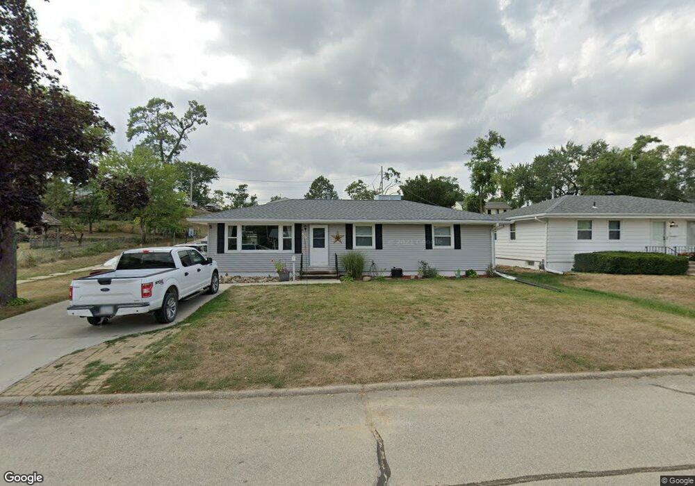 527 35th St SE, Cedar Rapids, IA 52403 - photo 1