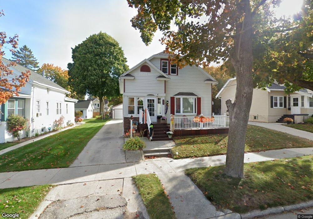 927 N 9th St, Manitowoc, WI 54220 - photo 1