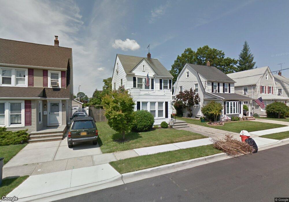31 Geranium Ave, Mineola, NY 11501 - photo 1