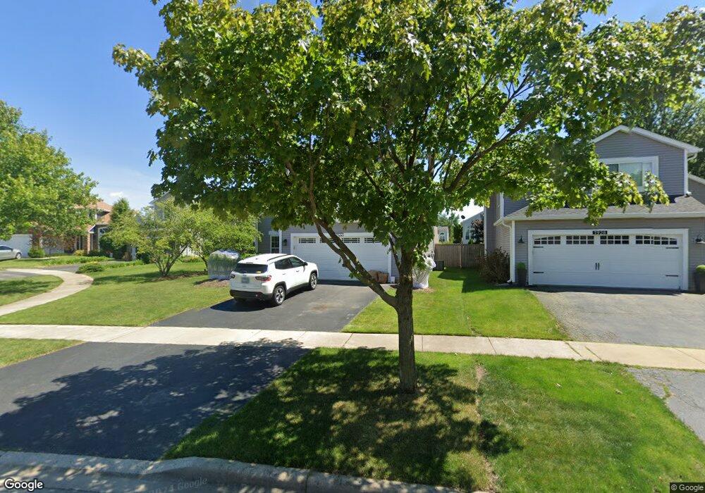 1932 Cobblebrook Ln, Naperville, IL 60565 - photo 1