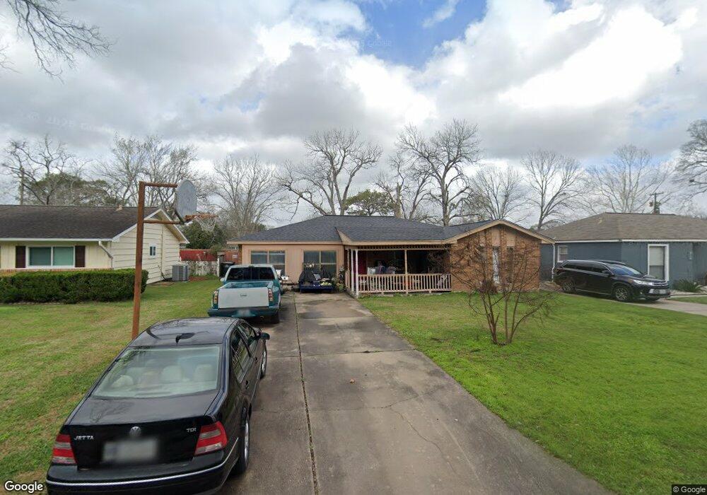 311 Cypress St, Alvin, TX 77511 - photo 1