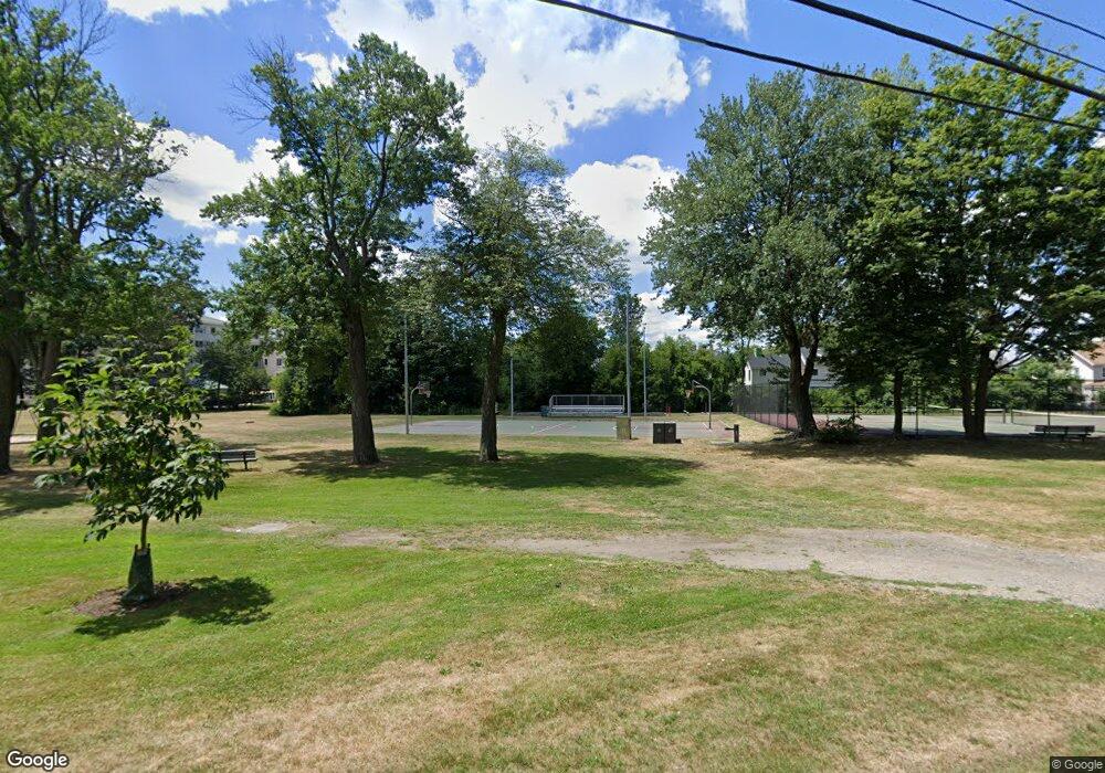 10 Pillion Ct unit Res-2, Newtonville, MA 02460 - photo 1