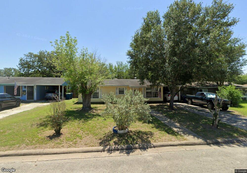 1202 E Huntington St, Beeville, TX 78102 - photo 1