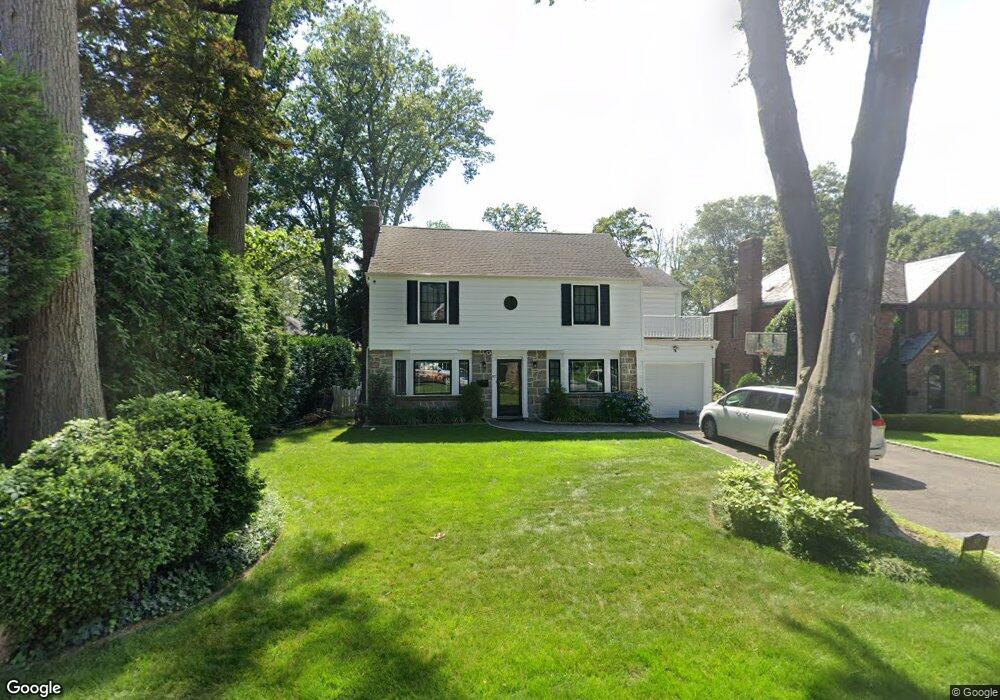97 Chase Rd, Manhasset, NY 11030 - photo 1