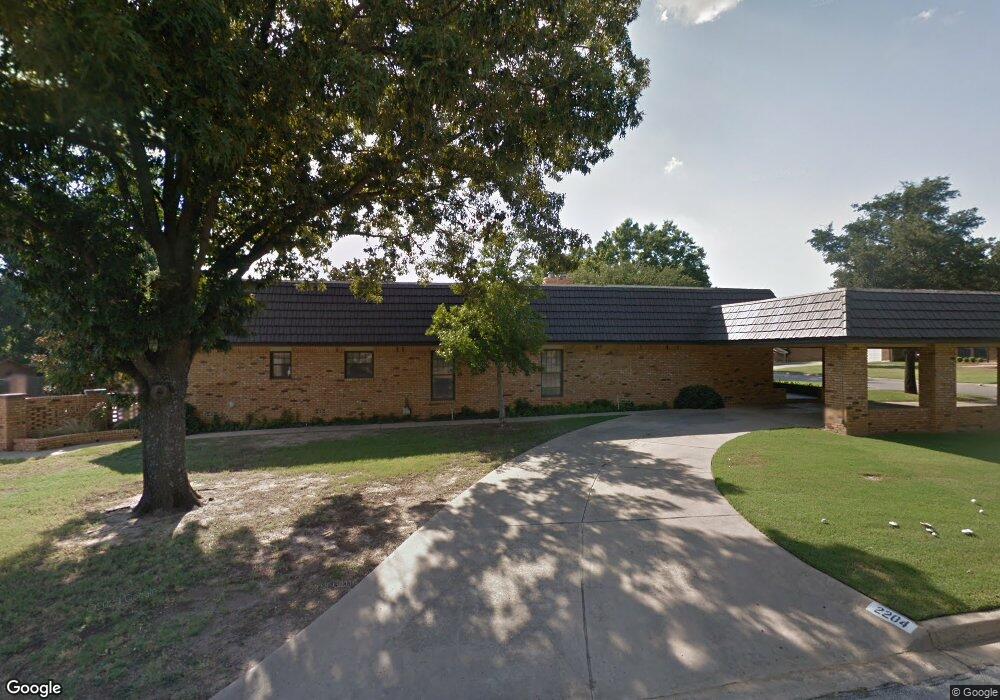 2204 Ridgeway St, Ardmore, OK 73401 - photo 1