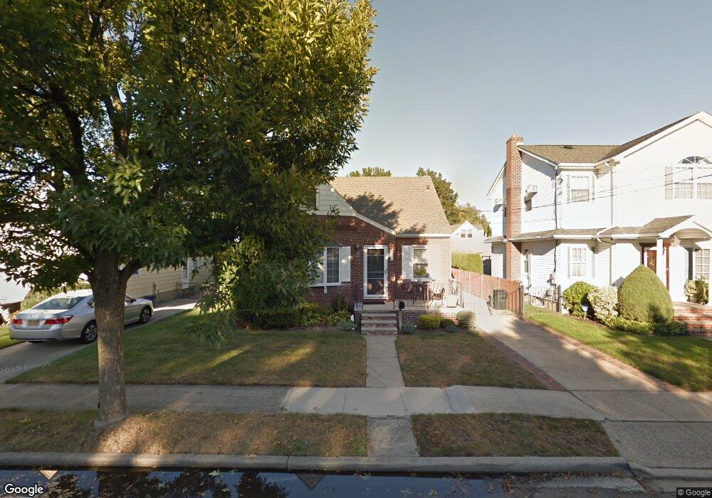 48 Lincoln Ave, New Hyde Park, NY 11040 - photo 1