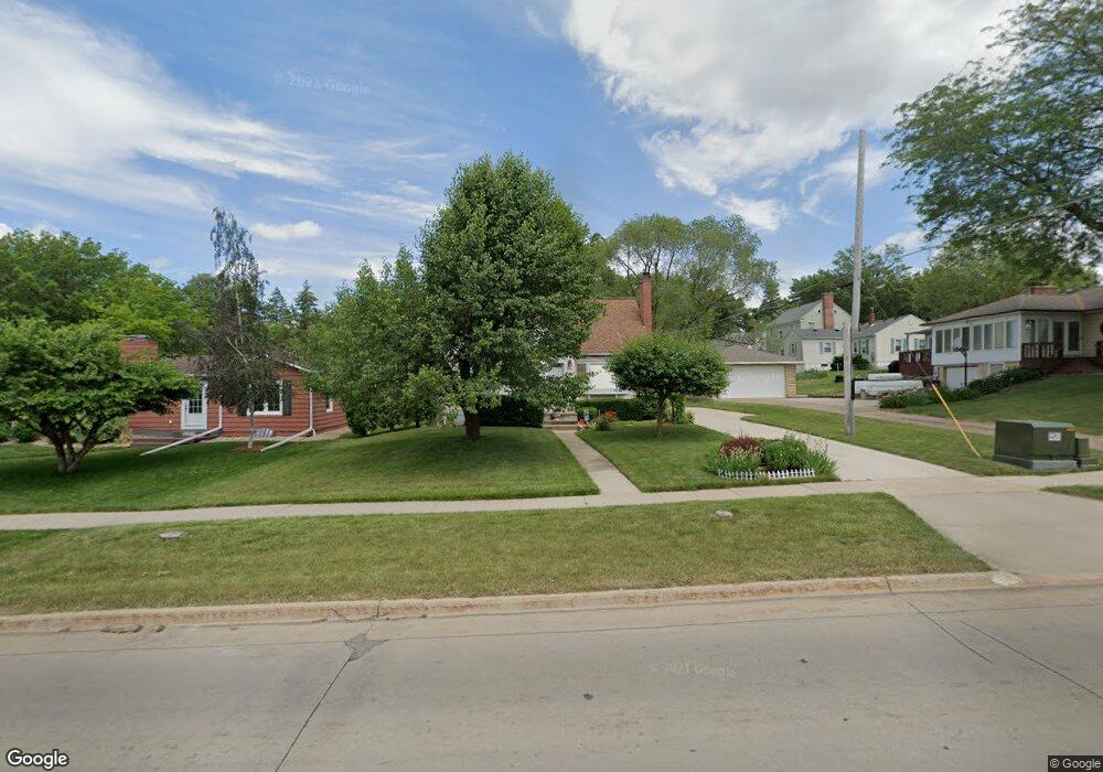 934 Rainbow Dr, Cedar Falls, IA 50613 - photo 1