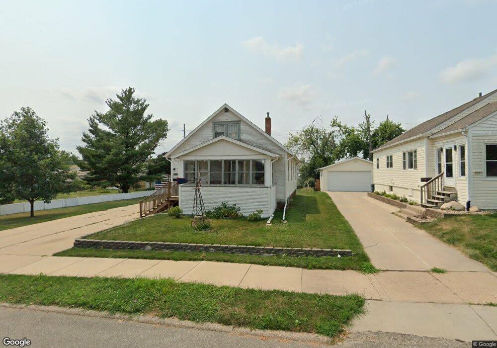 814 17th St SW, Cedar Rapids, IA 52404 - photo 1