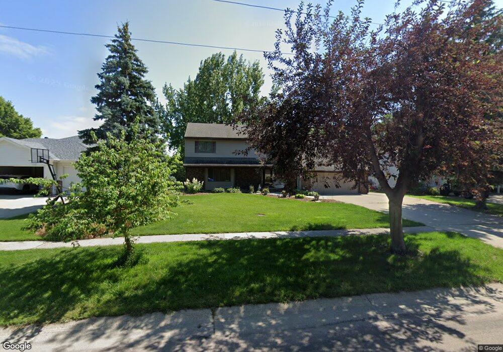 27 32nd Ave NE, Fargo, ND 58102 - photo 1
