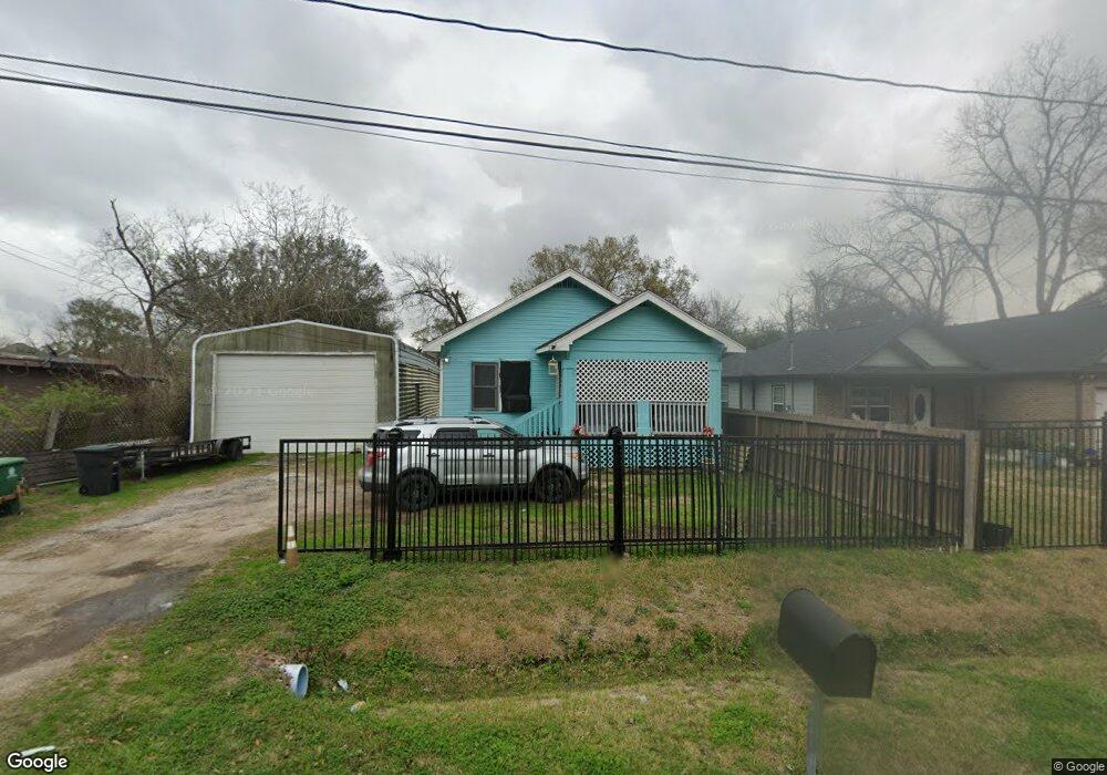 1029 South Ln, Houston, TX 77088 - photo 1