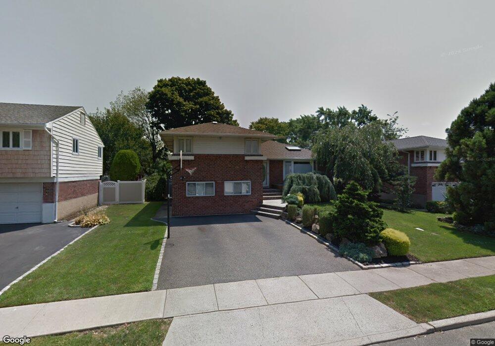 301 Southwood Cir, Syosset, NY 11791 - photo 1