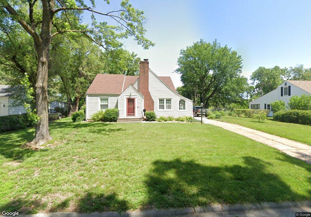 3916 SW Windsor Ct, Topeka, KS 66604 - photo 1