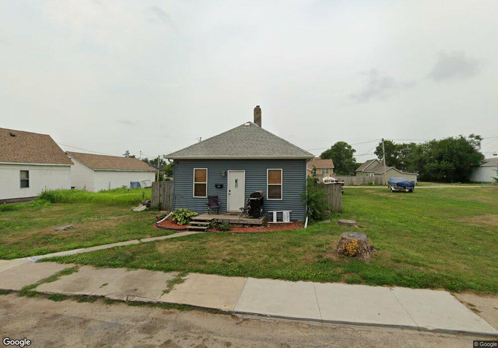 936 M St SW, Cedar Rapids, IA 52404 - photo 1