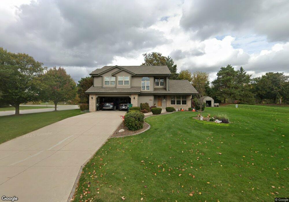 N71W14760 Terriwood Dr, Menomonee Falls, WI 53051 - photo 1