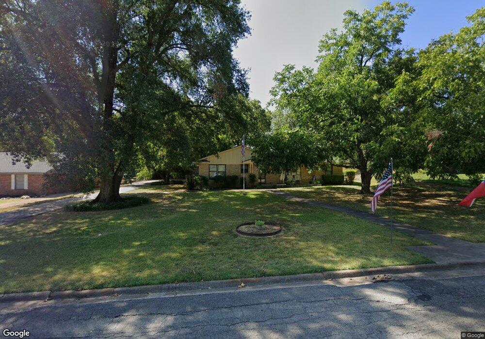 1302 E 9th St, Bonham, TX 75418 - photo 1