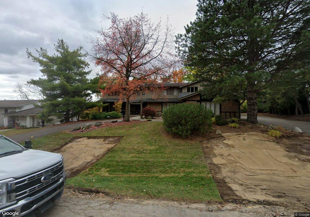 4276 Stoneleigh Rd, Bloomfield Hills, MI 48302 - photo 1