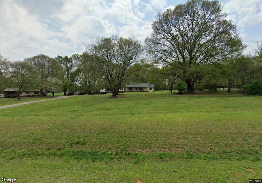 823 Mountain Creek Dr, Pendergrass, GA 30567 - photo 1