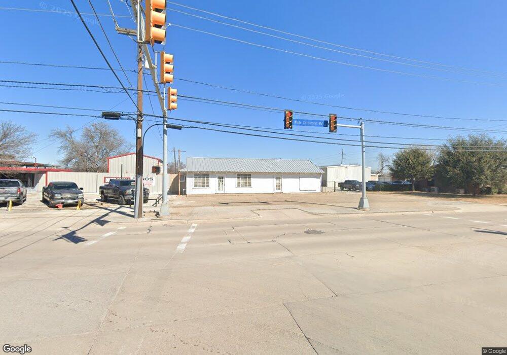 1121 Valley View Dr, White Settlement, TX 76108 - photo 1