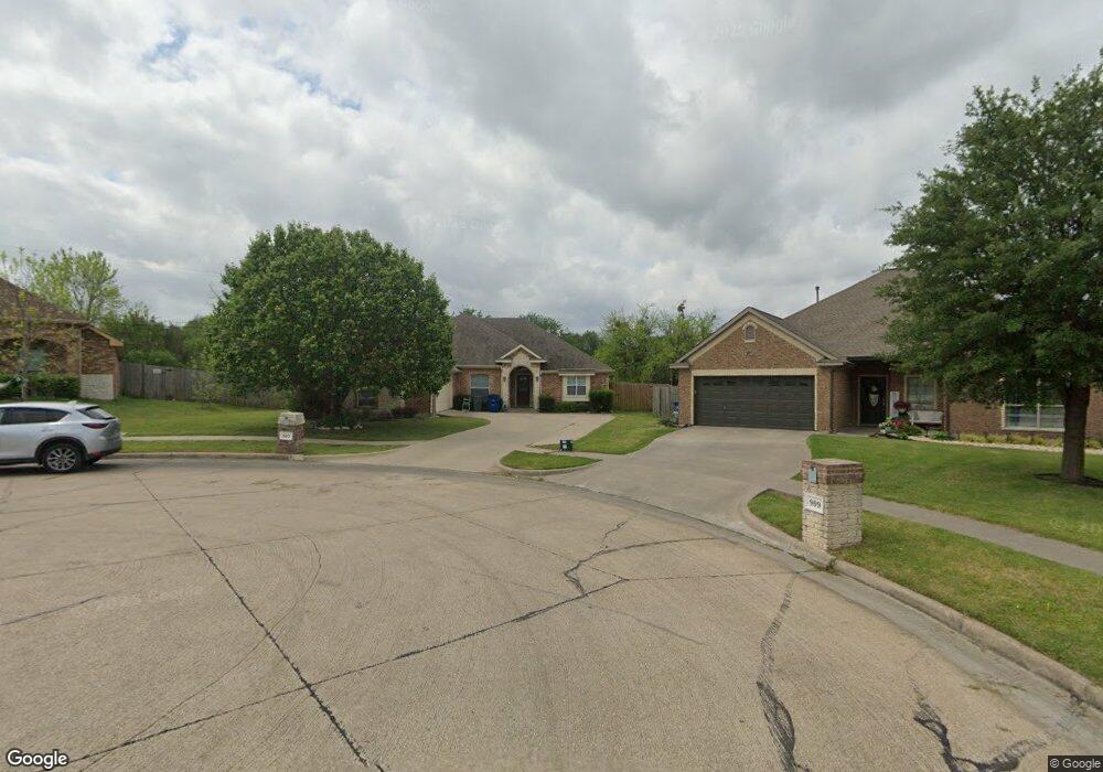 907 Oakmont Dr, Ennis, TX 75119 - photo 1