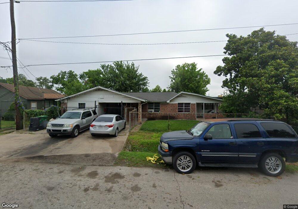 2713 Caplin St, Houston, TX 77026 - photo 1
